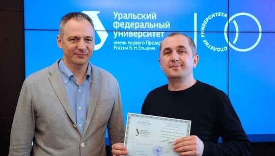 Каждый участник получил удостоверение о прохождении стажировки. Фото: Владимир Петров.