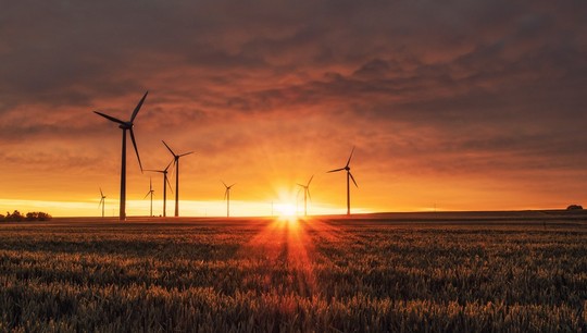 Возобновляемые источники энергии помогут стимулировать экономический рост как напрямую, так и косвенно. Фото: unsplash.com/ Arsten Würth.